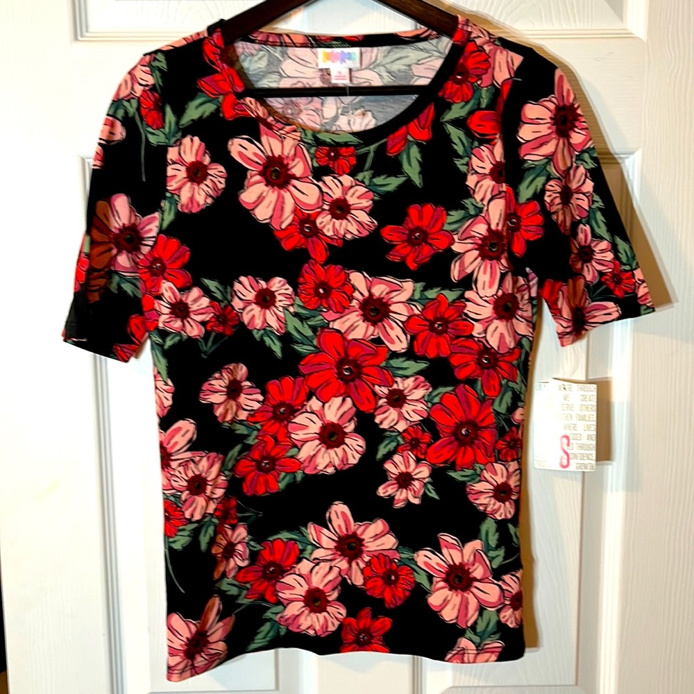 LuLaRoe T-shirt Cassie NWT stretch